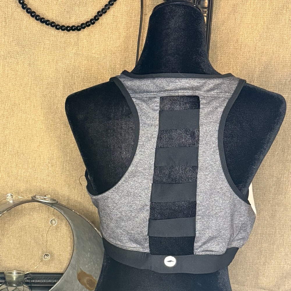 AVIA Black/Gray Racerback Sports Bra with Strappy Back Detail. Size 2XL